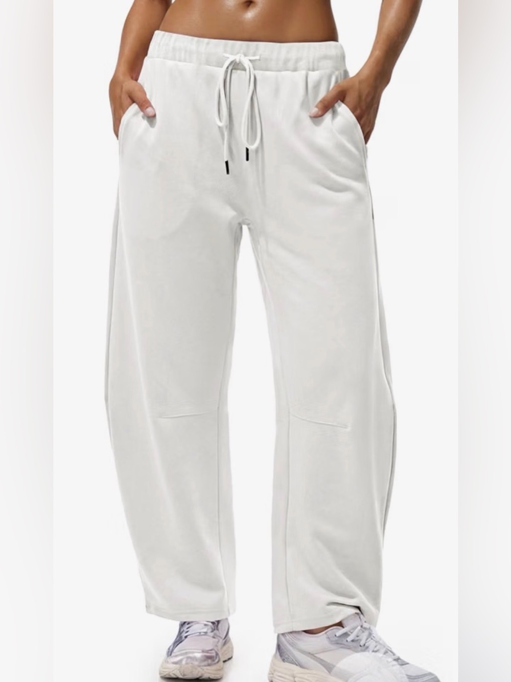 Fisoew wide leg sweatpants with drawstring.